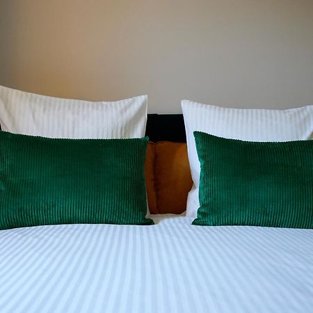 Le Sommelier Bed & Breakfast Байьол Екстериор снимка