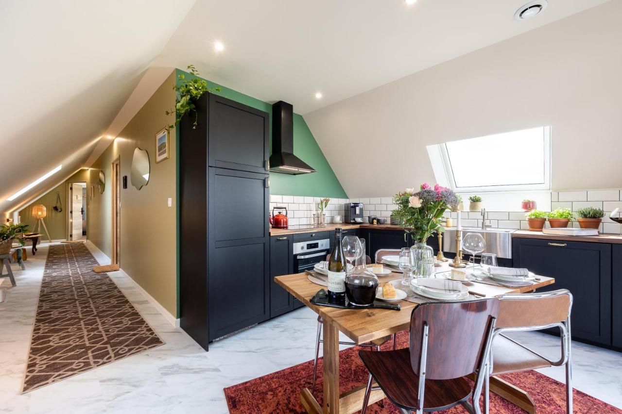 Le Sommelier Bed & Breakfast Байьол Екстериор снимка