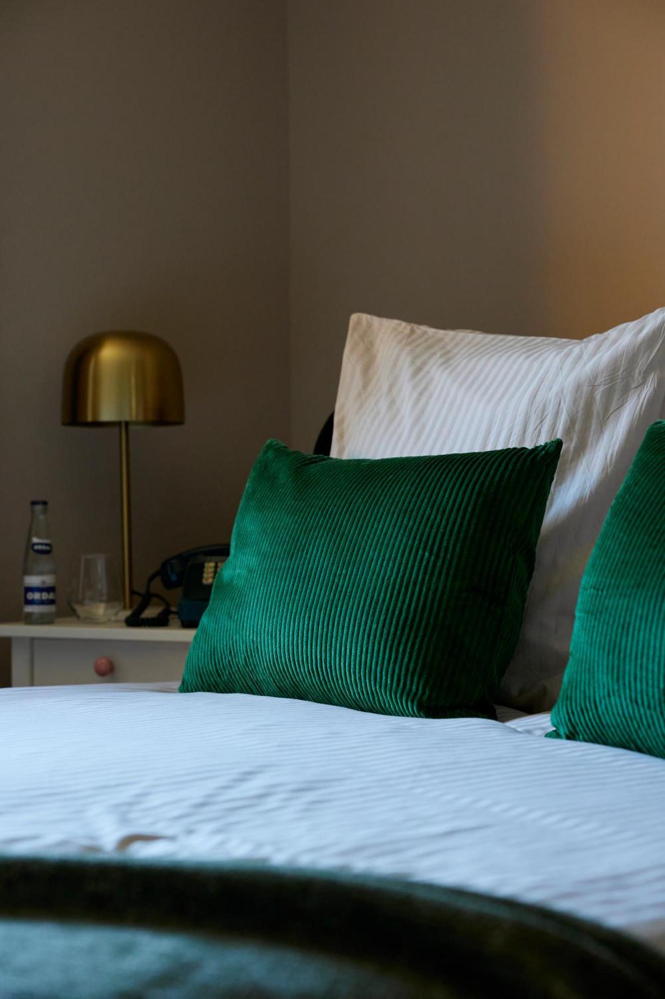 Le Sommelier Bed & Breakfast Байьол Екстериор снимка