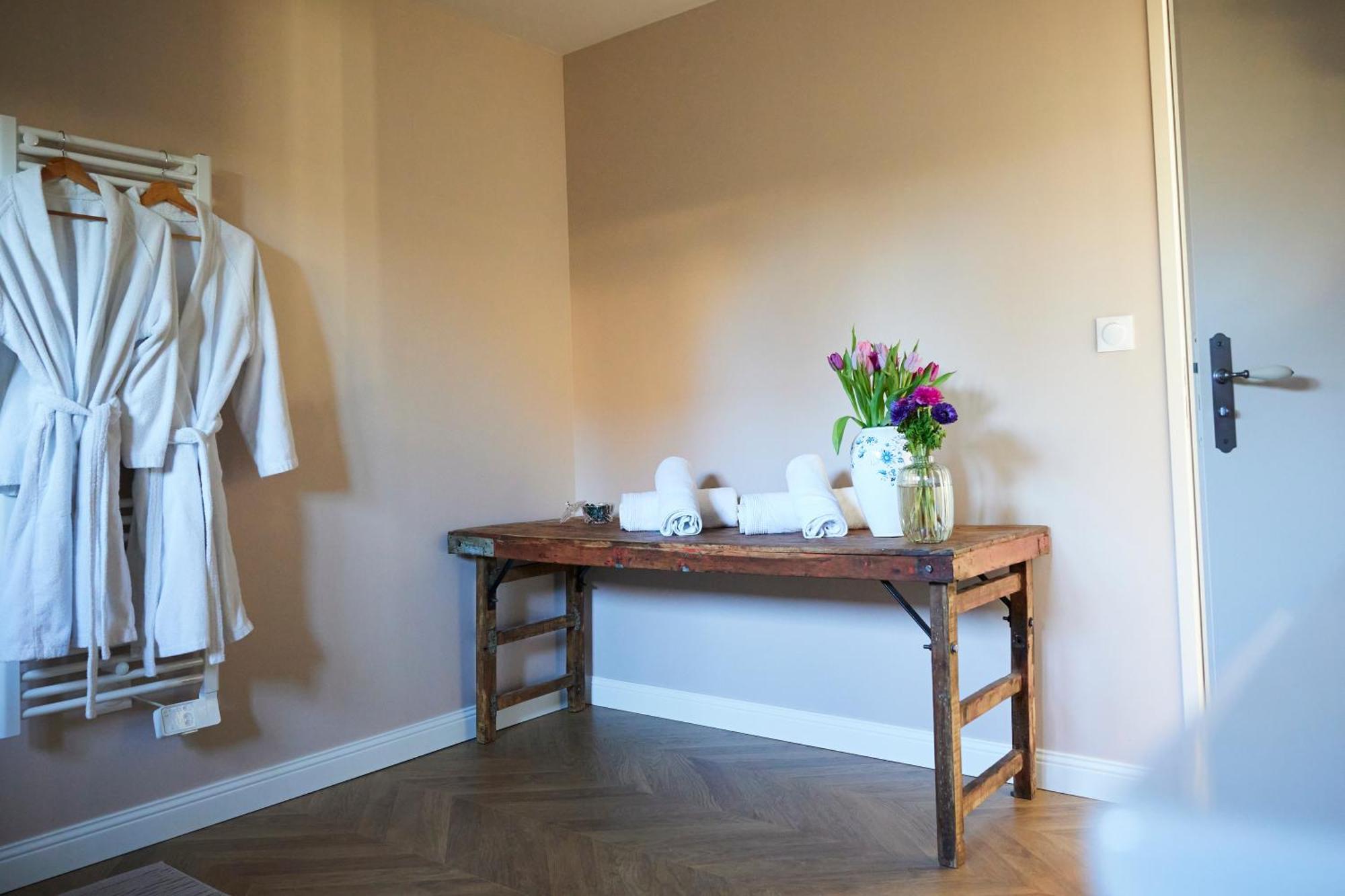 Le Sommelier Bed & Breakfast Байьол Екстериор снимка